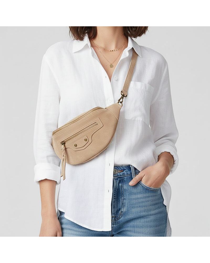 sac banane en daim couleur beige style effortless