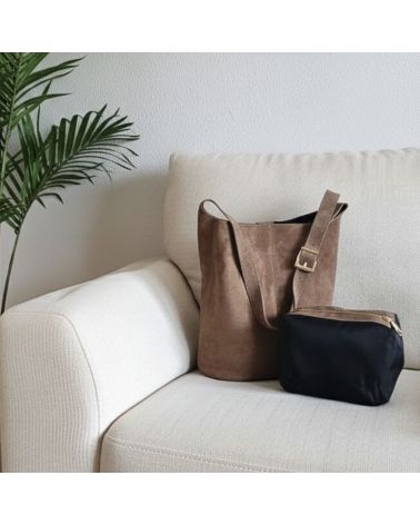 Sac cabas structuré format seau en daim modèle ALBA couleur taupe fabrication italienne