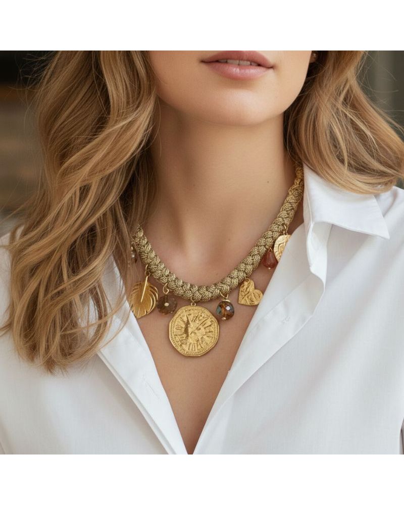 collier lien tressé doré et breloque soleil