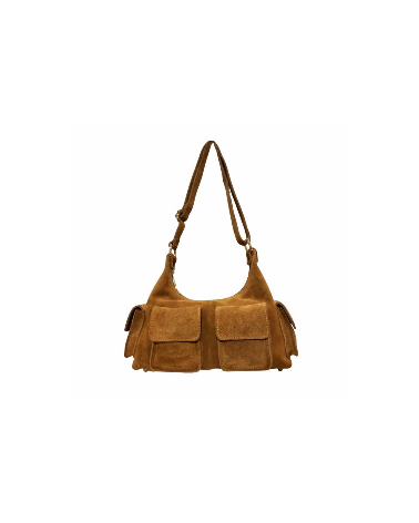 Sac en cuir suède multipoche Sienna porté épaule, style chic et décontracté couleur camel