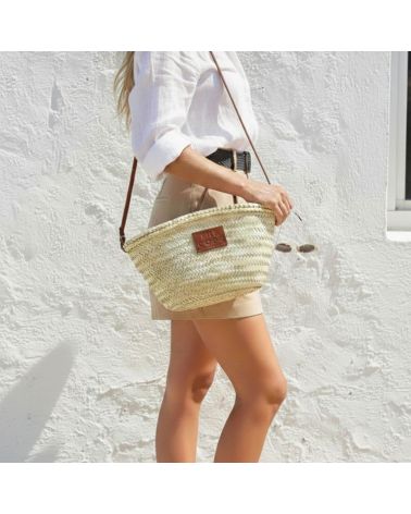 Sac panier artisanal en paille naturelle et bandoulière cuir camel foncé pour femme