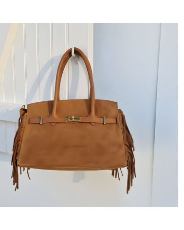 sac en daim et anses cuir couleur camel avec franges latérales style boheme chic