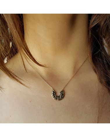 Collier fin plaqué or, pendentif demi cercle avec rayons de soleil