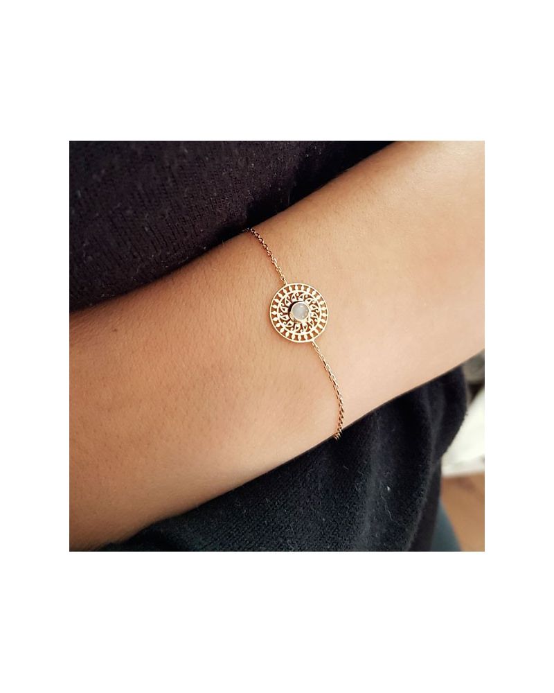 Bracelet chaine médaille ciselée pierre de lune