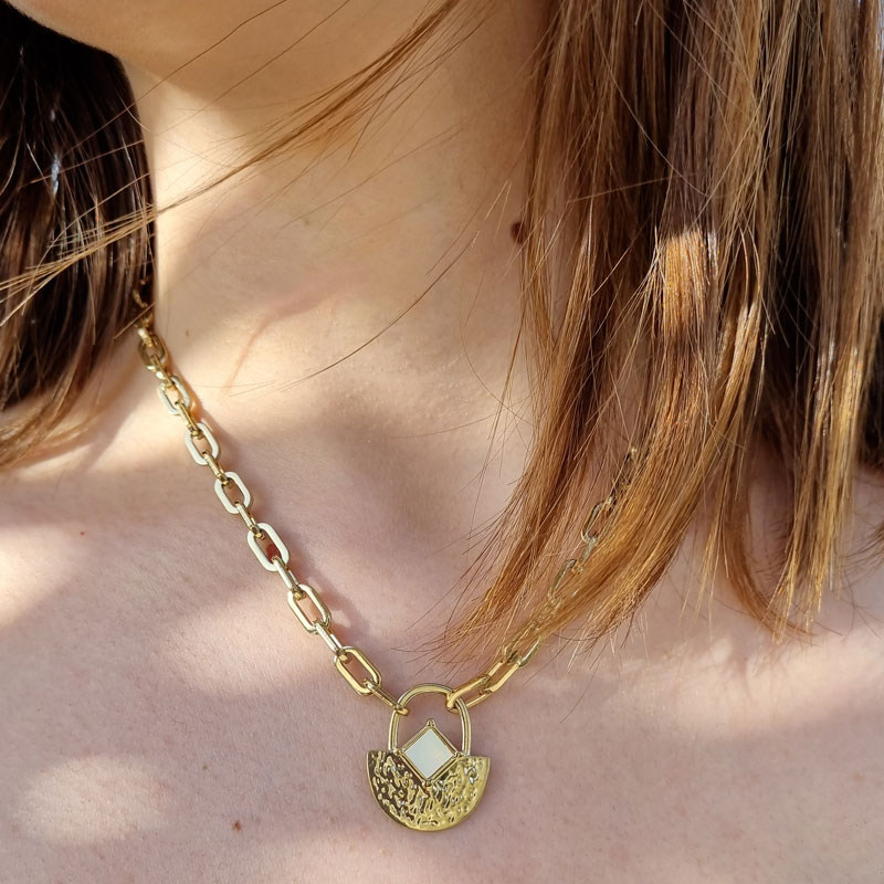 Collier en acier inoxydable : des colliers tendance pour femme en 2022