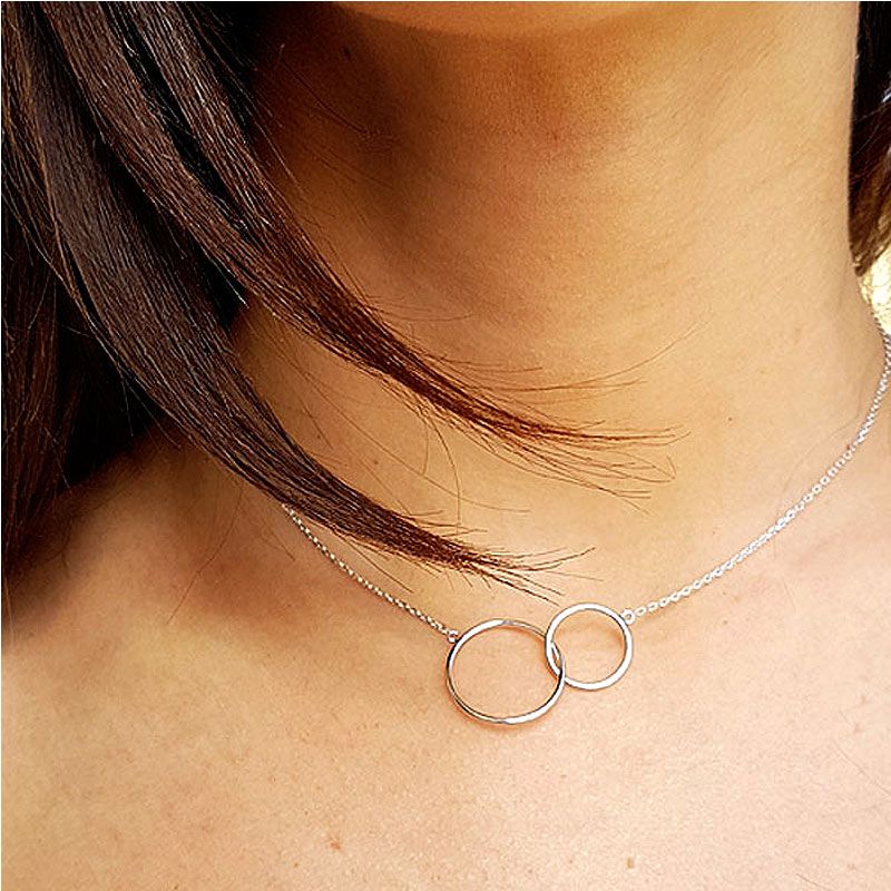 collier argent anneaux entrelacés