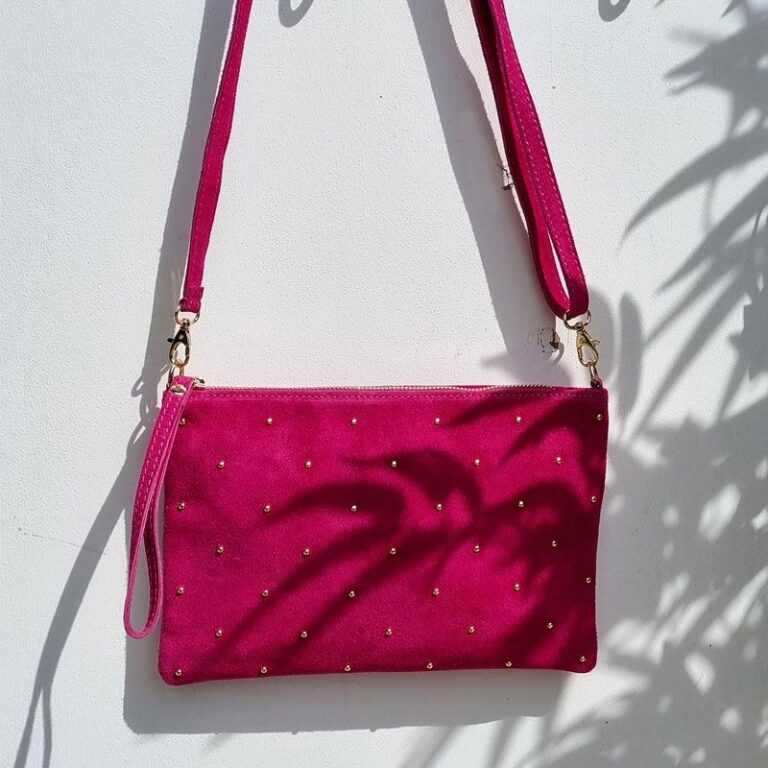 Pochette daim clouté Fushia