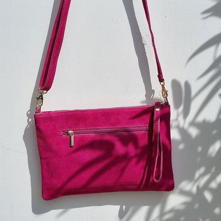 Pochette daim clouté Fushia
