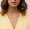 collier pour femme en plaqué or avec pendentif triangle orné d'une pierre aventurine collier pour femme en plaqué or avec pendentif triangle orné d'une pierre aventurine