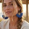 boucles d'oreilles feuille raphia couleur bleu marque Palme Paris