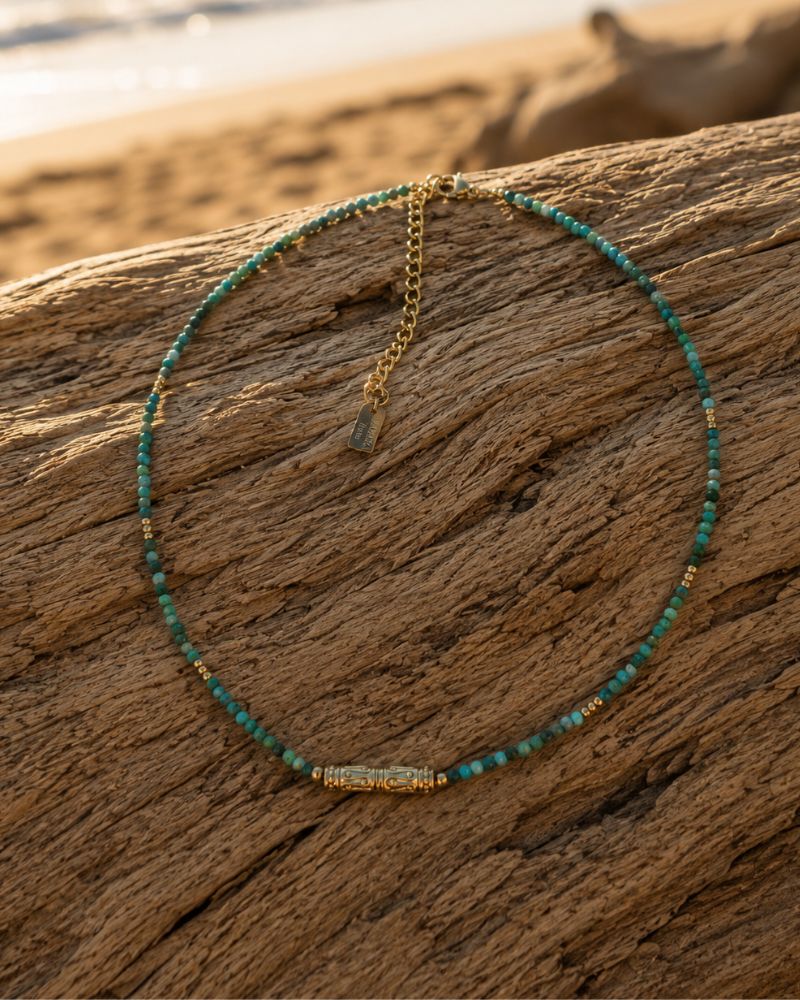collier ras de cou fines pierres turquoise africaine et talisman bijou été