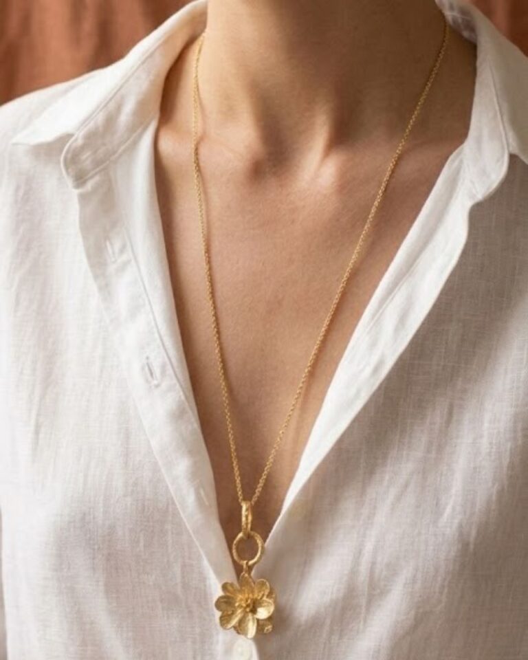 collier long avec pendentif fleur aiza marque bohm paris