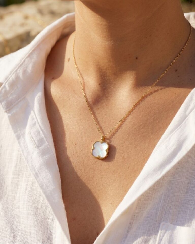 collier lloyd nacre