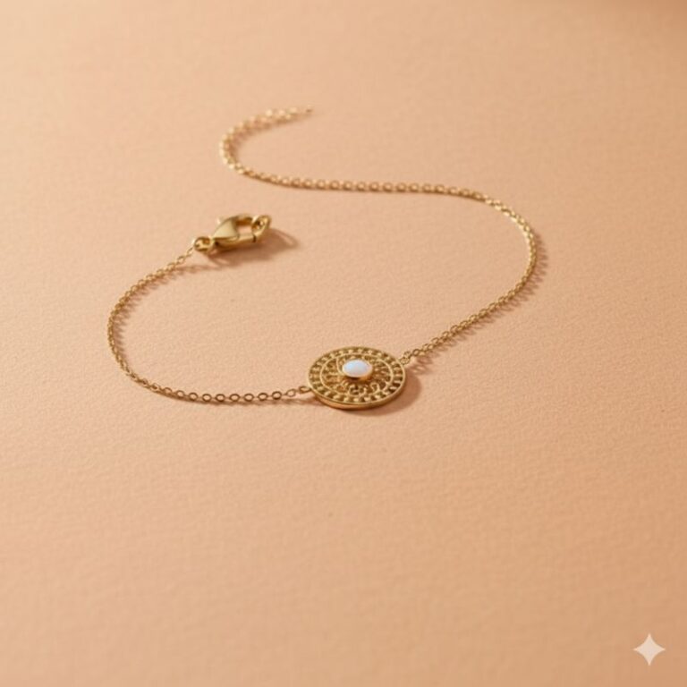 Bracelet en plaqué or 18 carats chaine médaille ciselée pierre de lune