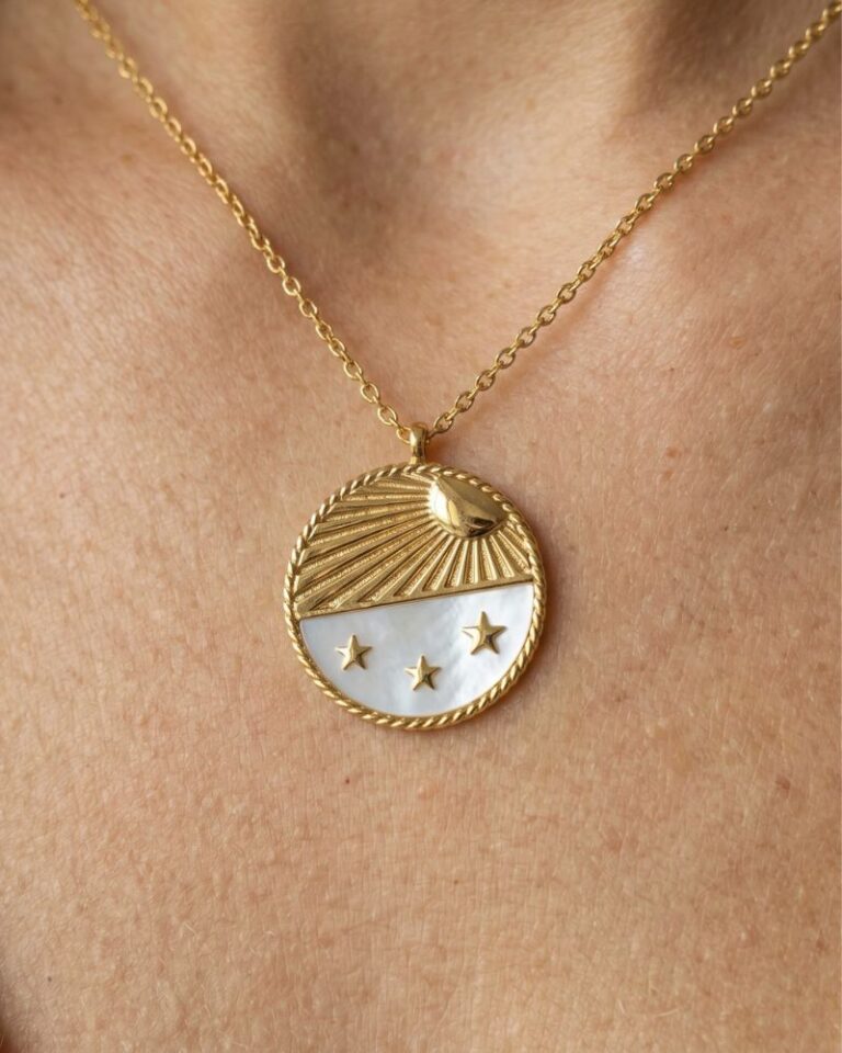 collier solaire étoiles nacre collier solaire étoiles nacre