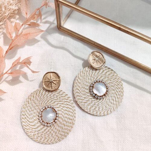 boucles d'oreilles fil blanc doré