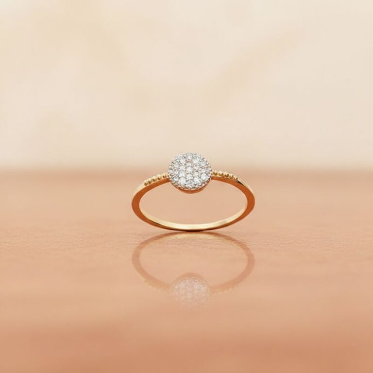 bague femme plaqué or 18 carats ornée d'oxydes de zirconia sertis à la main bague femme plaqué or 18 carats ornée d'oxydes de zirconia sertis à la main