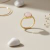 bague femme en plaqué or 18 carats ornée d’une pierre de quartz rose