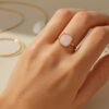 bague femme en plaqué or 18 carats ornée d’une pierre de quartz rose