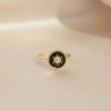 bague plaqué or 18 carats médaille émail noir avec étoile perlée