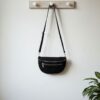 sac banane daim noir style effortless chic