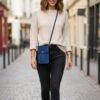 sac pochette pour téléphone daim couleur bleu jean
