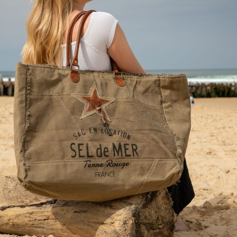 Grand sac de plage couleur marron "tabac" en toile Sel de Mer avec anses en cuir et étoile brodée, style bohème chic.