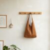 sac en daim forme hobo couleur camel
