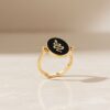 bague pour femme plaqué or 18 carats médaille email noir motif serpent reversible