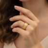 bague pour femme plaqué or 18 carats anneau large contour ciselé motif végétal bague pour femme plaqué or 18 carats anneau large contour ciselé motif végétal