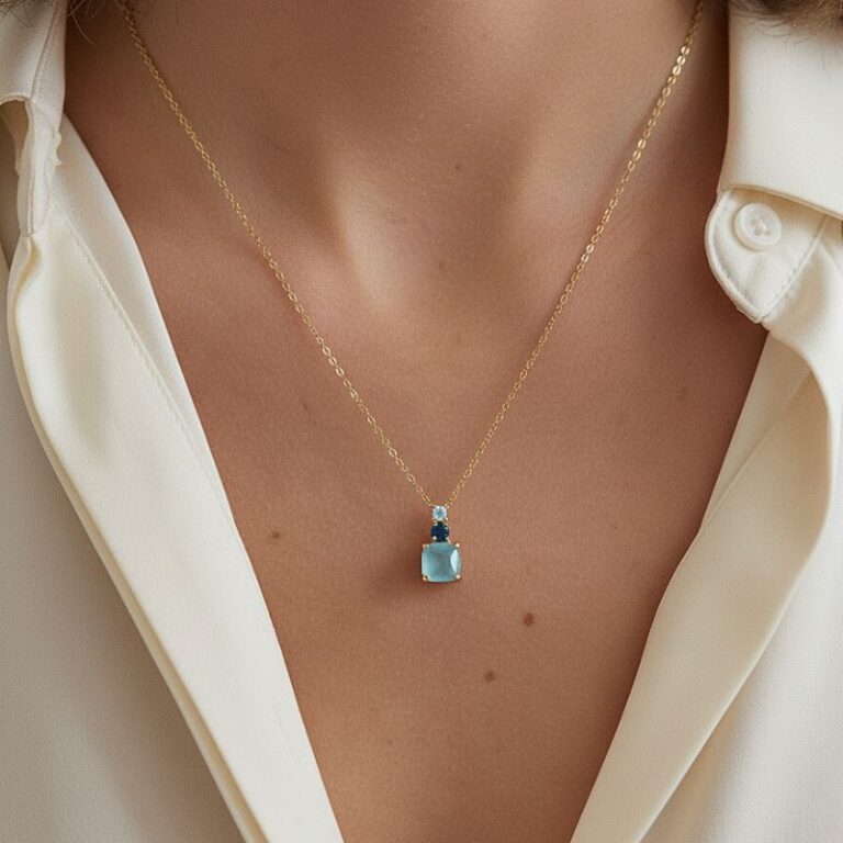collier plaqué or 18 carats avec pierres semi précieuses aigue marine et zirconium bleu