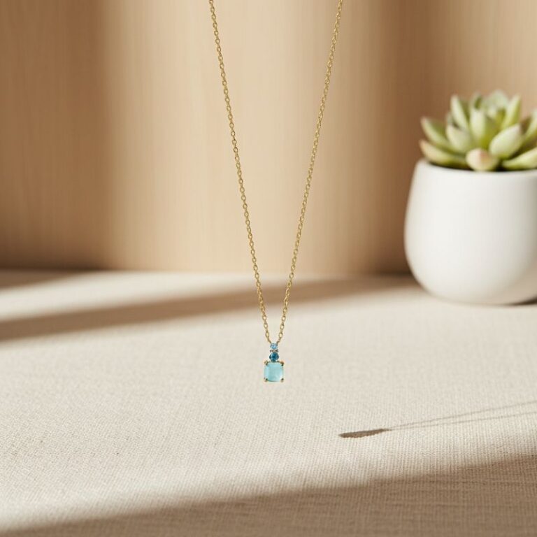 collier plaqué or 18 carats avec pierres semi précieuses aigue marine et zirconium bleu