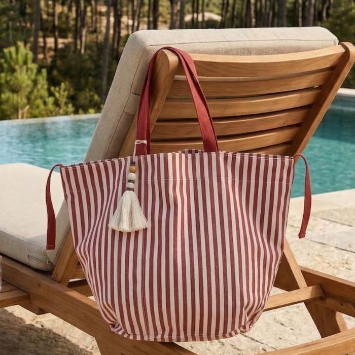 sac de plage entre dune et océan