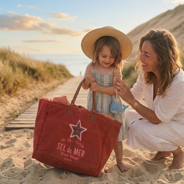 découvrez toute notre collection de sacs de plage, pensée pour les femmes qui aiment bouger, organiser, improviser… sans jamais renoncer au style.