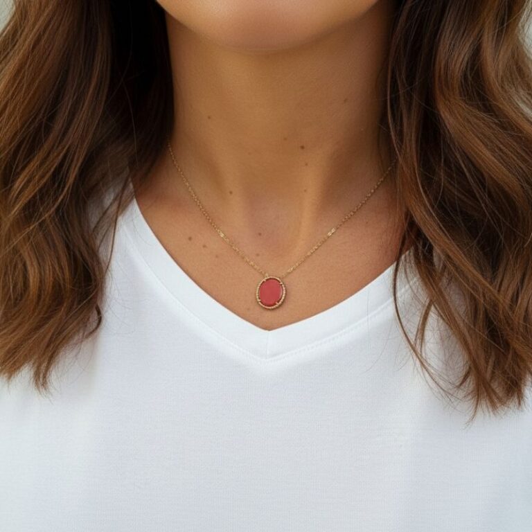 collier chaine en plaqué or avec pendentif pierre agate rouge élégance intemporelle bijou zosha