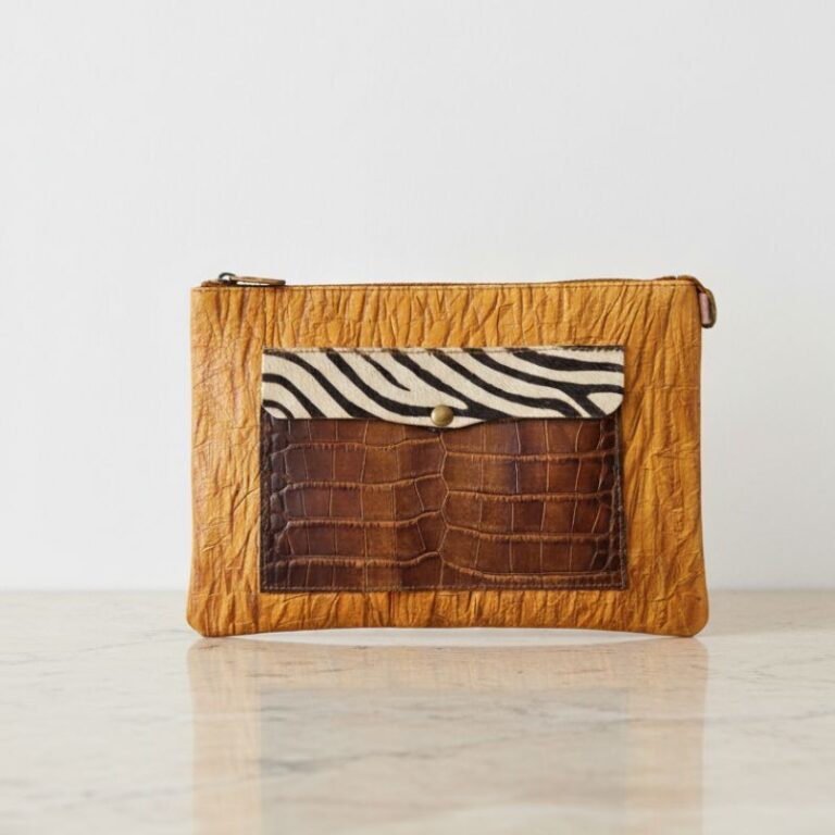 pochette cuir recyclé conçu à partir de stock de cuir de grands designers italiens