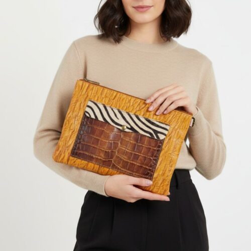 pochette cuir recyclé conçu à partir de stock de cuir de grands designers italiens