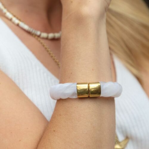 bracelet jonc résine blanche torsadé avec fermoir acier aimanté mile mila bracelet jonc résine blanche torsadé avec fermoir acier aimanté mile mila