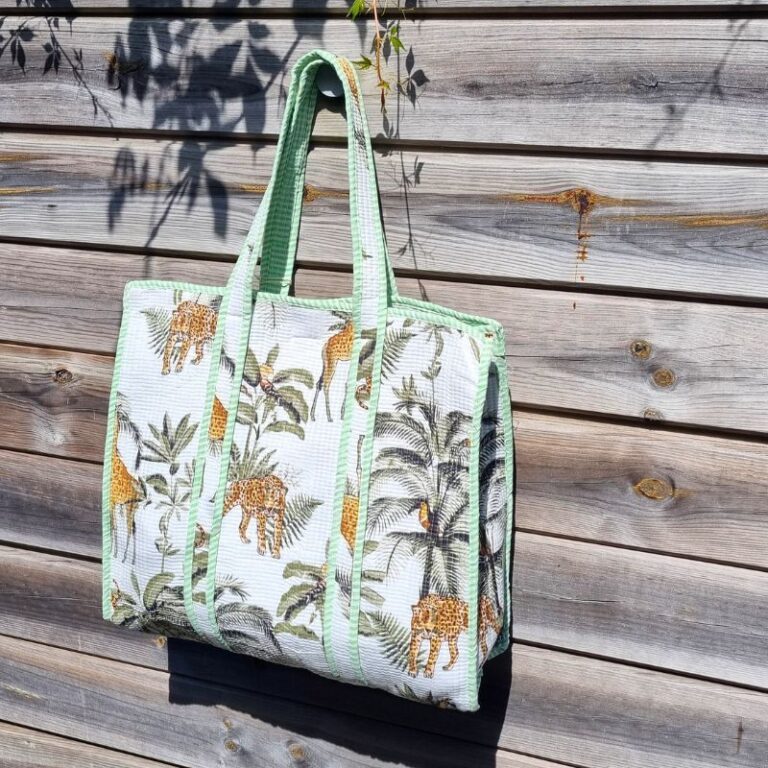 cabas coton matelassé imprimé jungle et palmier pour la plage ou le shopping tendance mode été cabas coton matelassé imprimé jungle et palmier pour la plage ou le shopping tendance mode été