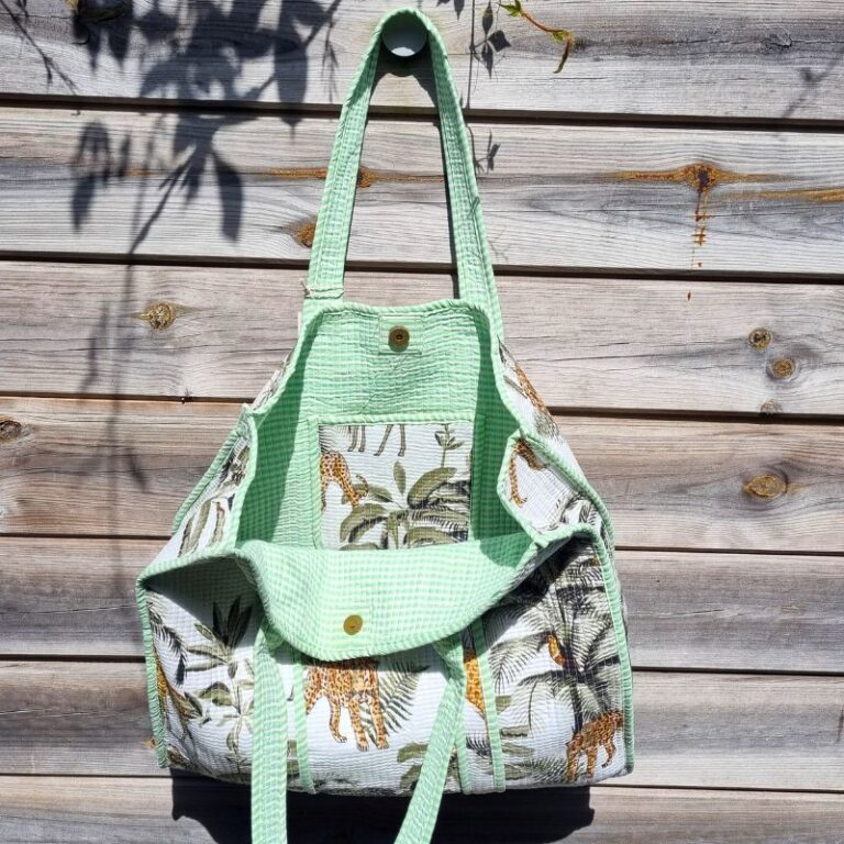 cabas coton matelassé imprimé jungle et palmier pour la plage ou le shopping tendance mode été cabas coton matelassé imprimé jungle et palmier pour la plage ou le shopping tendance mode été