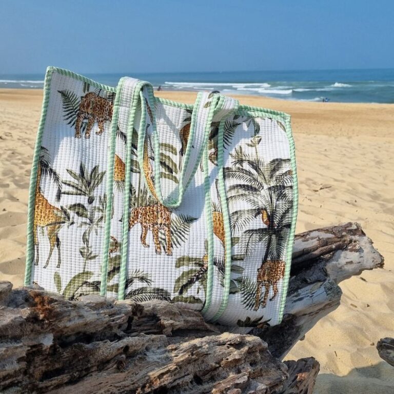 cabas coton matelassé imprimé jungle et palmier pour la plage ou le shopping tendance mode été cabas coton matelassé imprimé jungle et palmier pour la plage ou le shopping tendance mode été