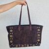 sac cabas daim café oeillets dorés