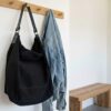sac en daim forme hobo anse cuir couleur noir
