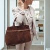 sac à main forme cabas avec détail ceinture fantaisie daim chocolat