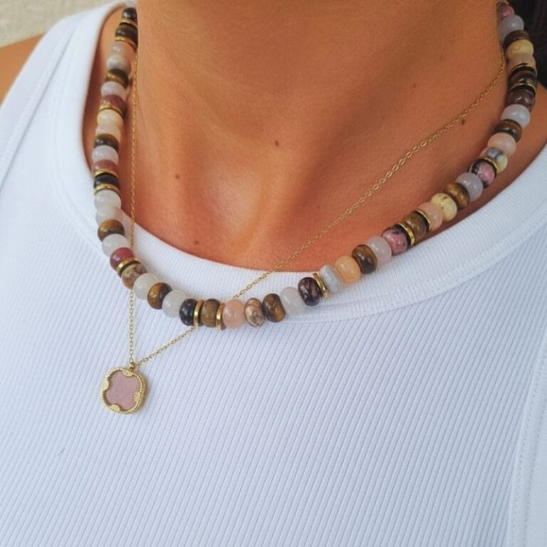 collier acier inoxydable doré avec pendentif pierre rhodonite marque bohm paris mixé à collier pierres naturelles tendance