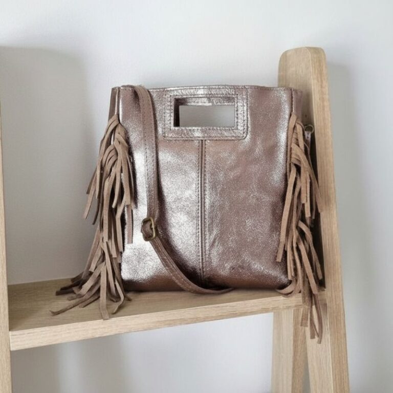 sac en cuir irisé couleur bronze avec franges latérales