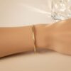 bracelet jonc semi ouvert plaqué or 18 carats bijou basique et intemporel