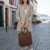 sac cabas en daim à franges style bohème chic couleur taupe