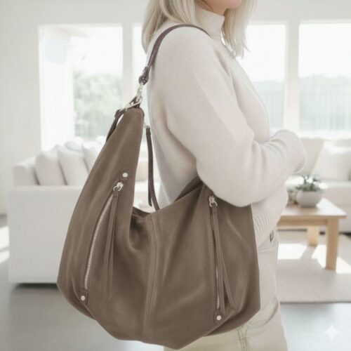 sac en daim forme hobo porté épaule couleur taupe clair