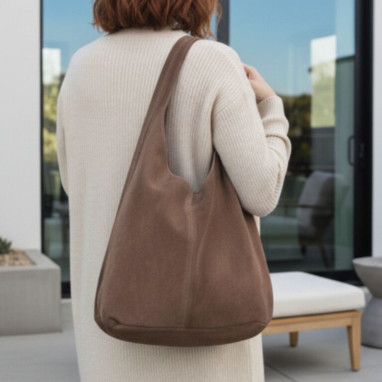 sac daim forme hobo couleur taupe style décontracté chic